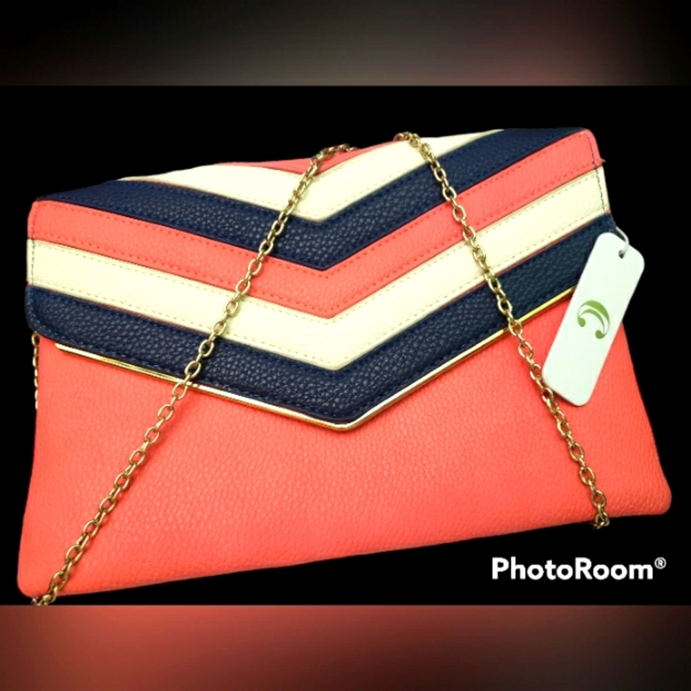 C BRAND CHEVRON DESIGN CROSSBODY PURSE NWOT.